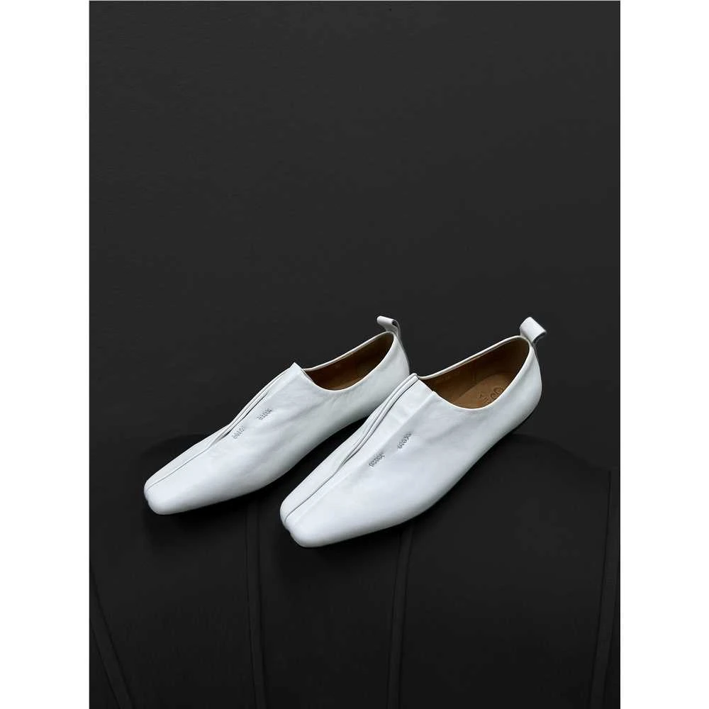 时尚百搭软底小白鞋软皮平底单鞋女春季真皮时尚一脚蹬方头小皮鞋