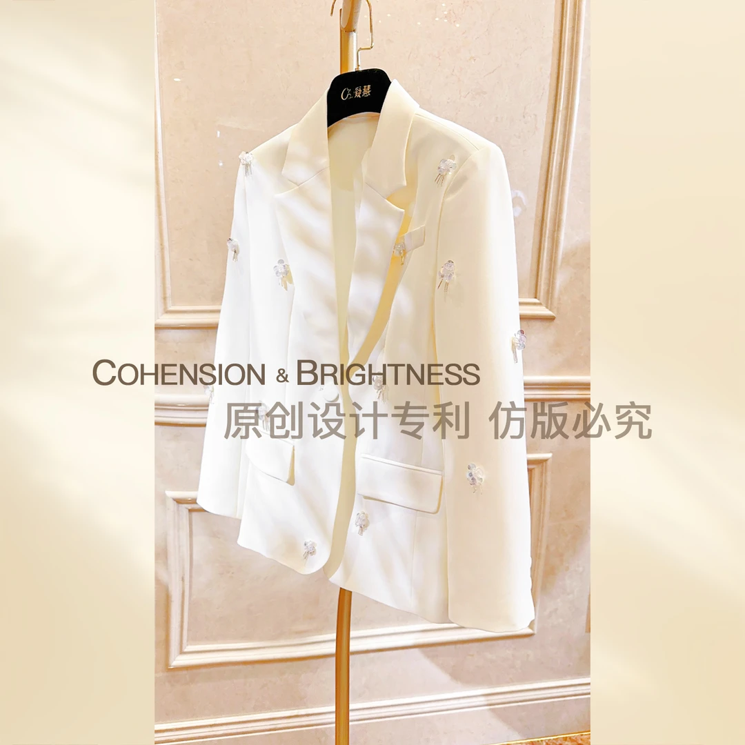 凝慧真的好 【都市风尚】春季设计感钉珠男友风西装外套  YP132