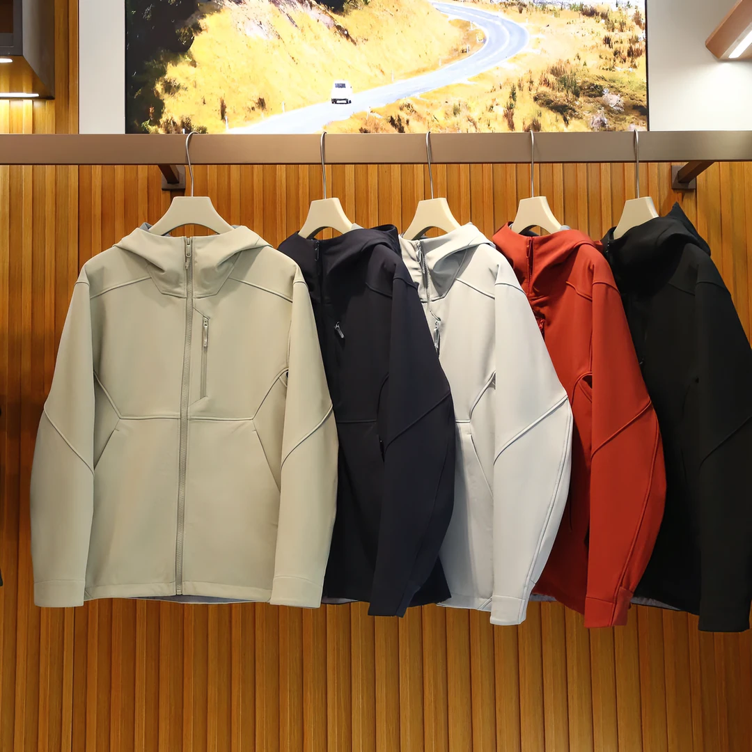 掌柜推荐！开春新款！男女户外冲锋衣外套时尚休闲夹克HB061