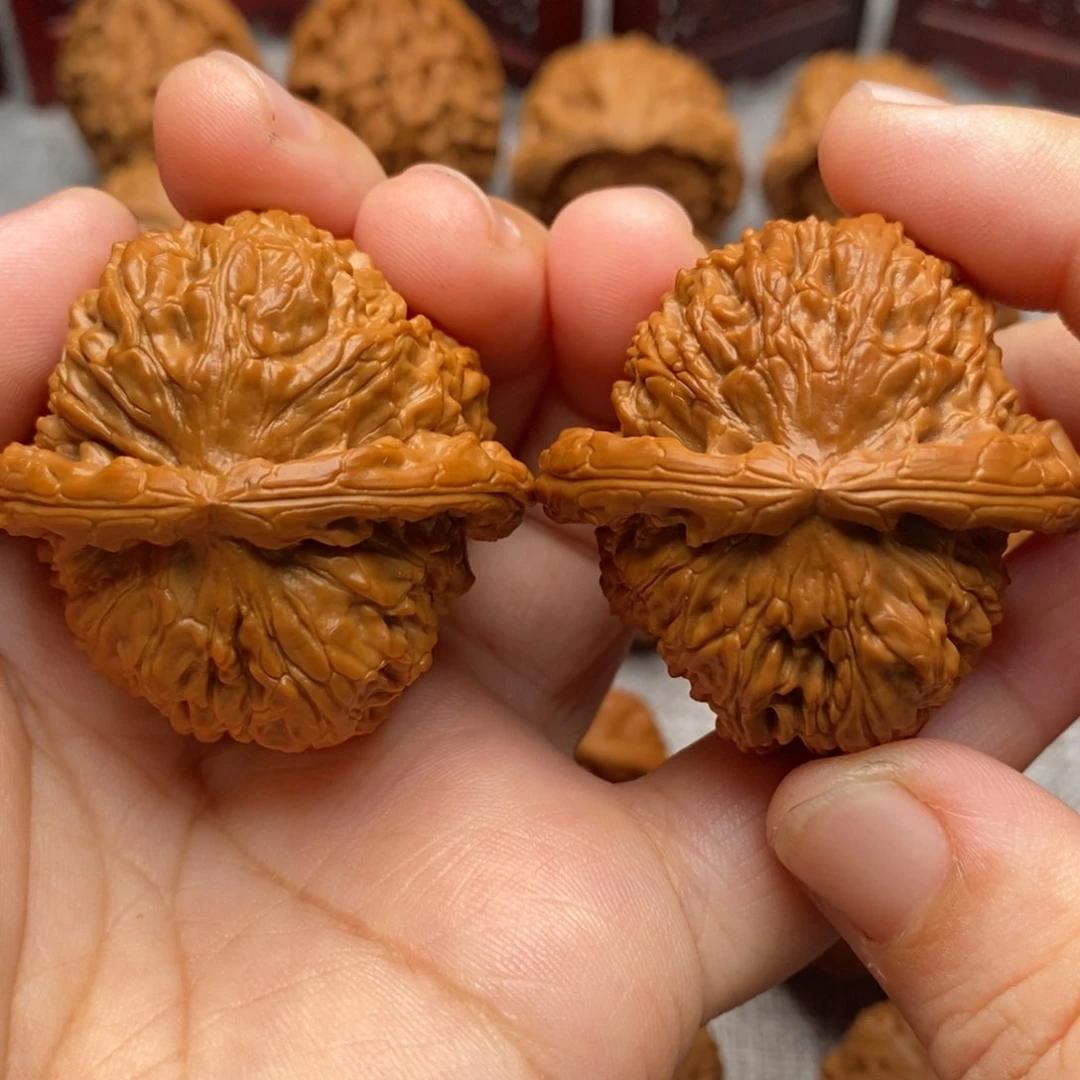 文玩核桃把件43红皮白狮子精品