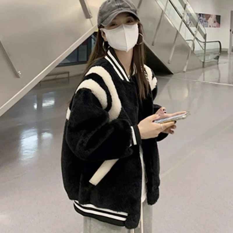米诺狄黑白拼接奶fufu羊羔毛毛绒外套女秋冬小香风立领加厚棒球服