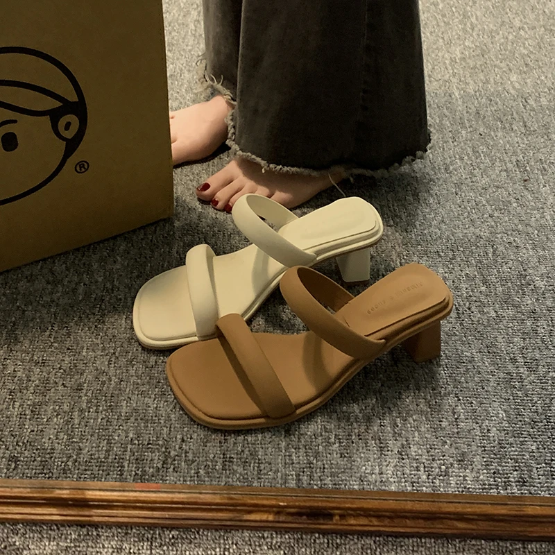 贾不假明星同款拖鞋2025夏季新款爆款外穿女款一字小众粗跟百搭