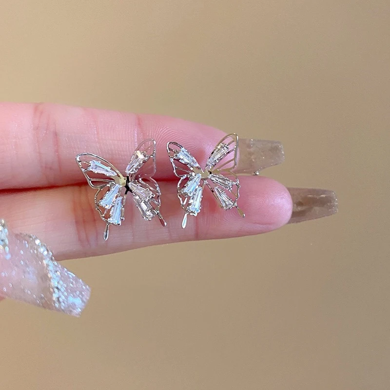 铜合金合成锆石耳饰 灵动仙仙镂空蝴蝶耳钉夏高级感小众气质百搭