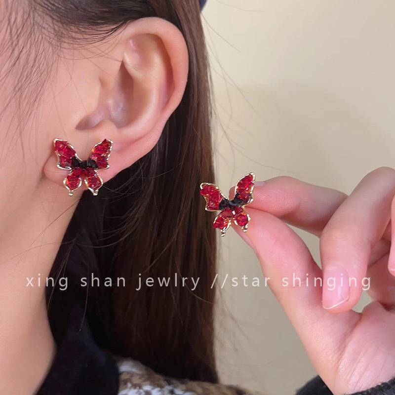 铜合金锆石耳饰 复古红色水晶耳钉新款爆款安可拉红轻奢气质绝美