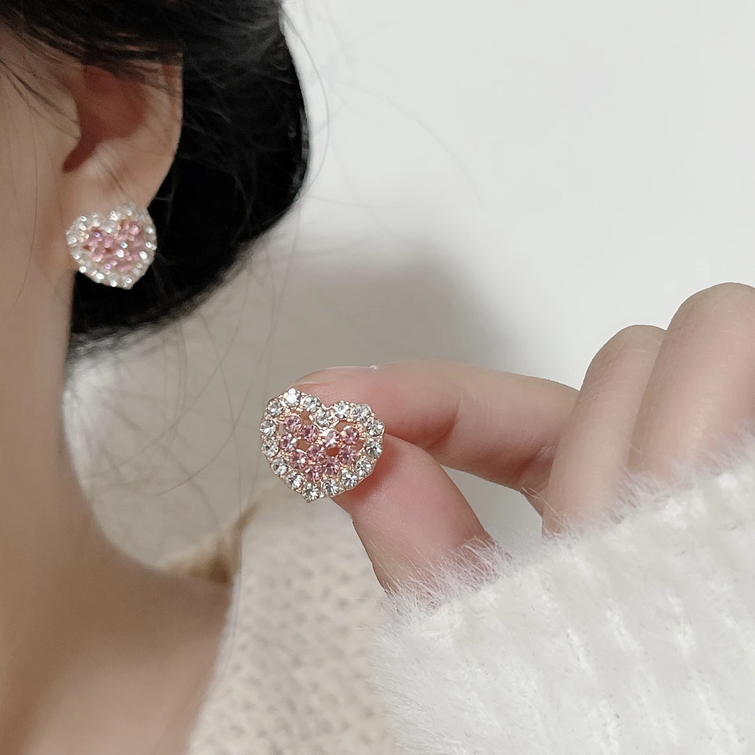 铜合金合成锆石耳饰 气质粉色爱心耳钉女甜酷少女感小众爆款耳饰