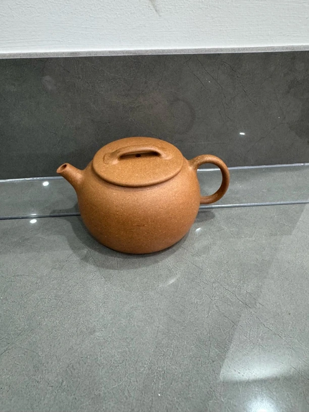 品名高汉瓦，黄龙山原矿黄金段，微瑕半手工，容量 200㏄