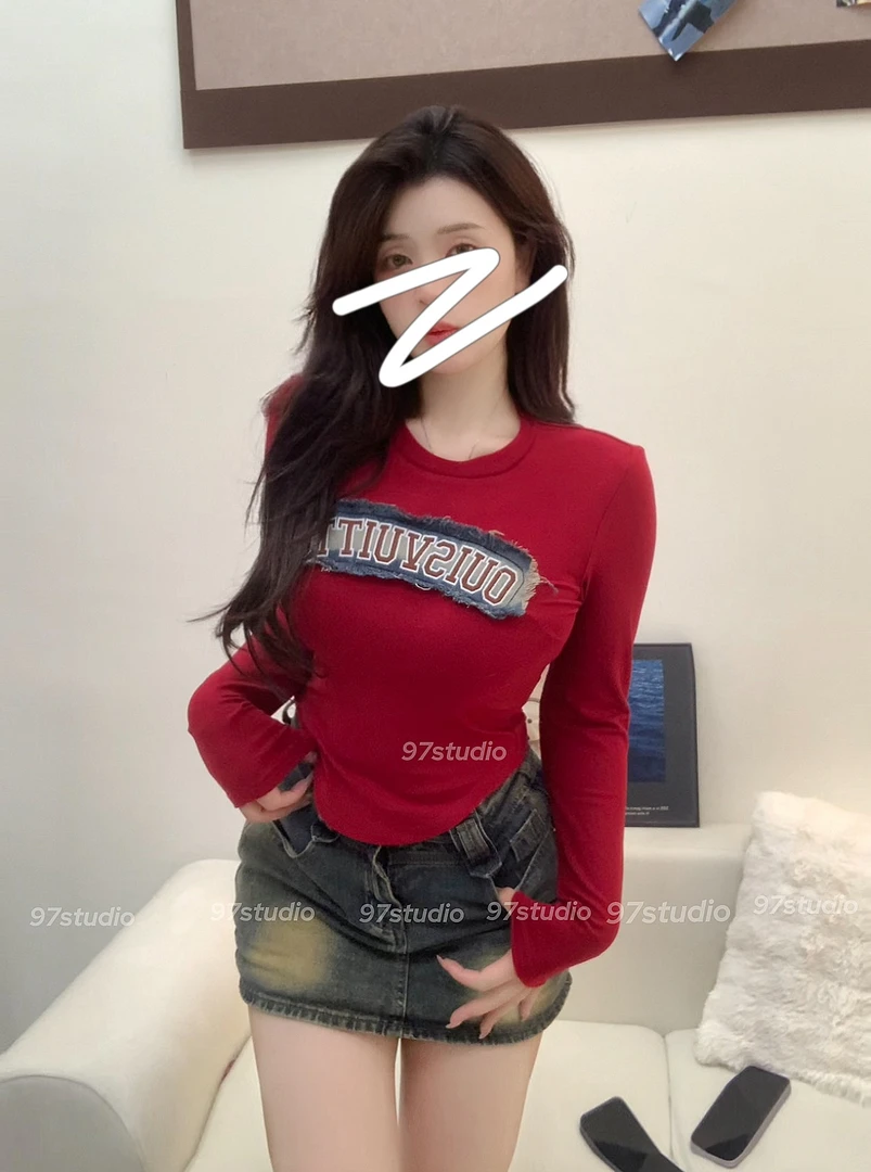 大码纯欲辣妹上衣秋冬新款长袖t恤美式显瘦修身U下摆设计字母印花