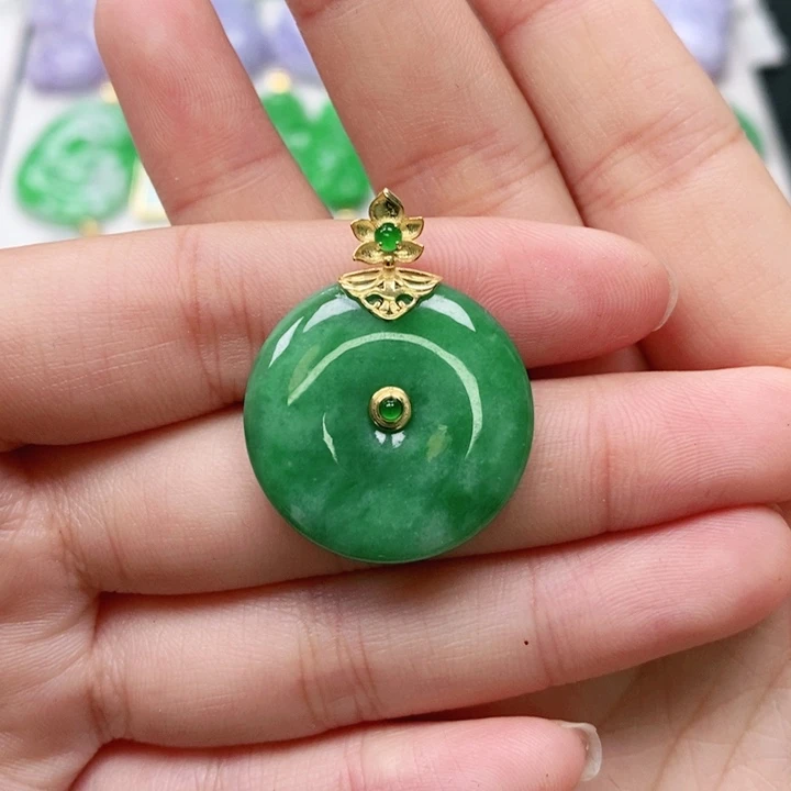 翡翠颈饰未镶嵌群*吊坠