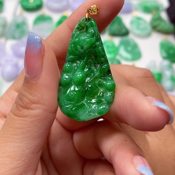 翡翠颈饰未镶嵌吊坠