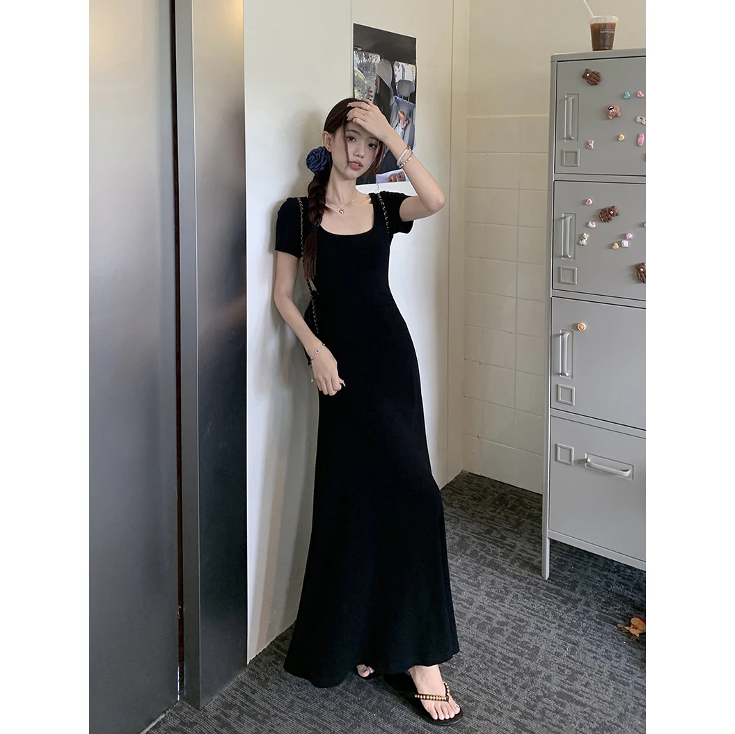 纯欲风方领连衣裙女2024夏季修身收腰A字大摆梨型身材黑色长裙子