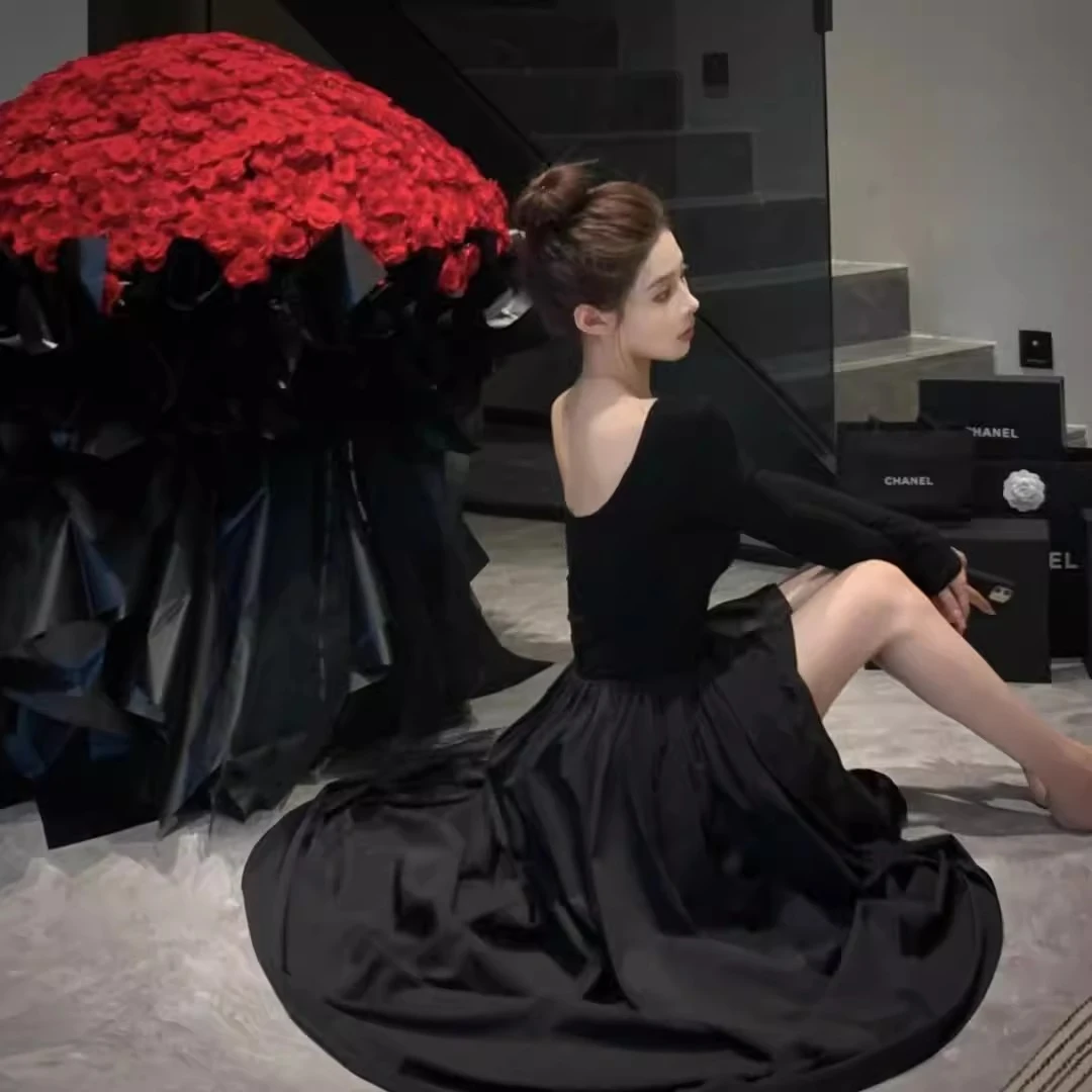 长袖连衣裙2025秋新款韩版U领两面穿露背小心机收腰显瘦大摆长裙