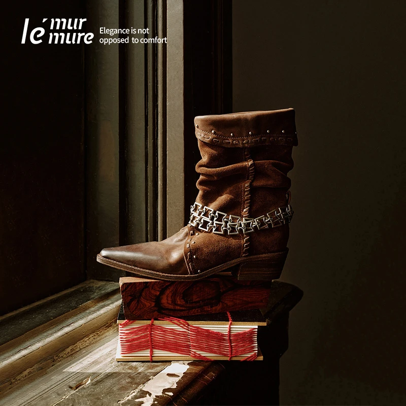 Le' Murmure 2025新款尖头真皮中筒靴粗跟时装靴英伦风女zb
