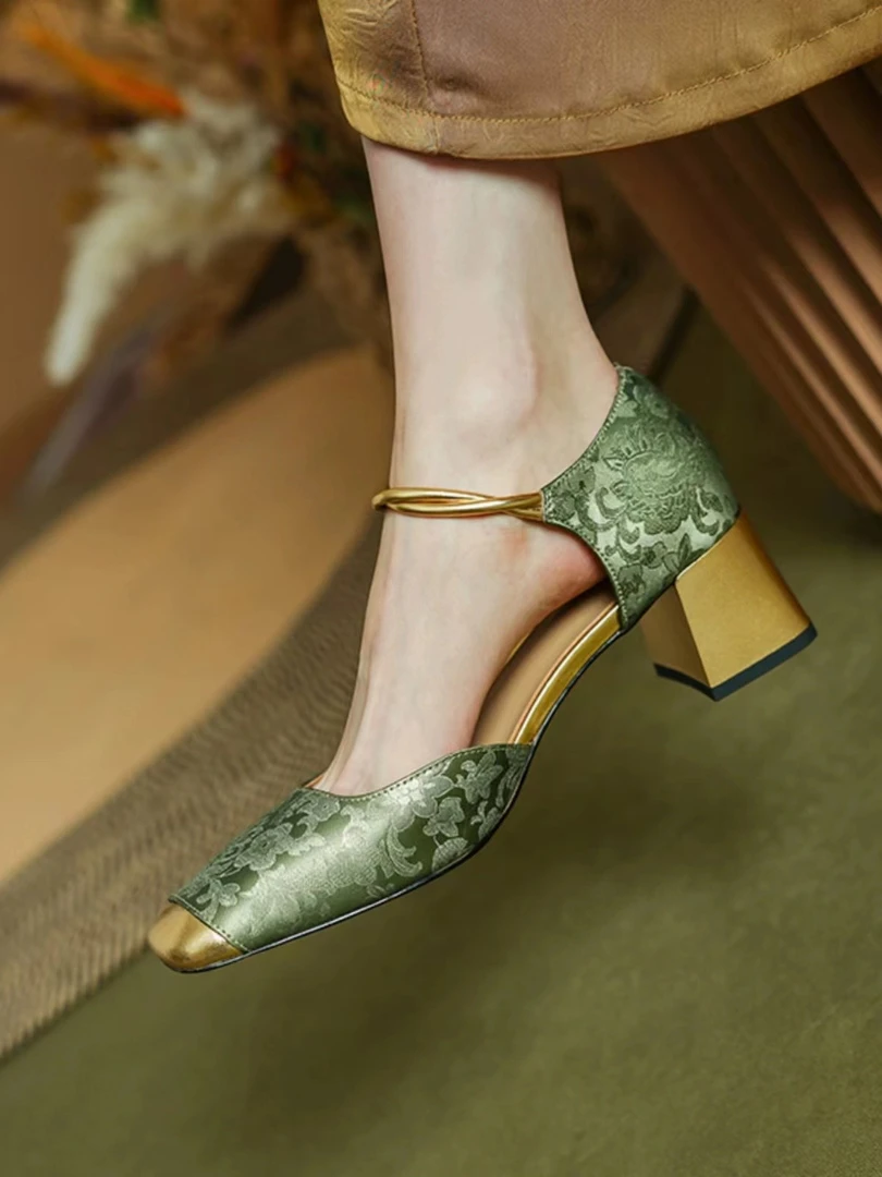 2024年春季新款国风印花高跟女粗跟方头浅口百搭一字带单鞋