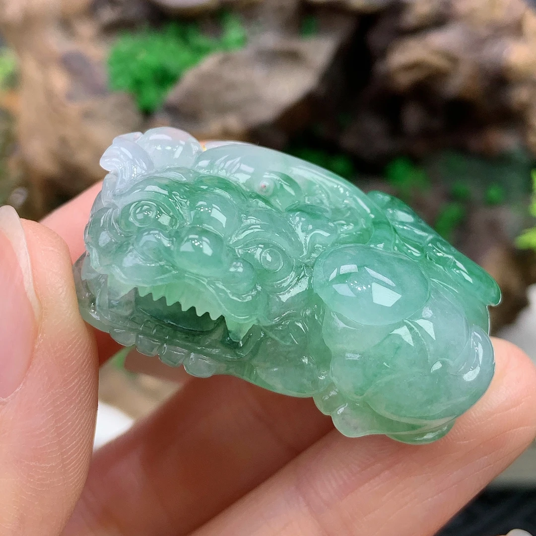 天然缅甸A货翡翠冰飘绿霸王貔貅吊坠，尺寸35.2-21.4-12.6mm