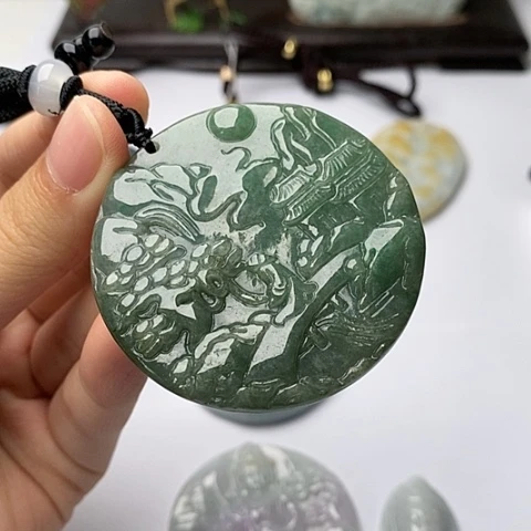 翡翠颈饰未镶嵌翡翠