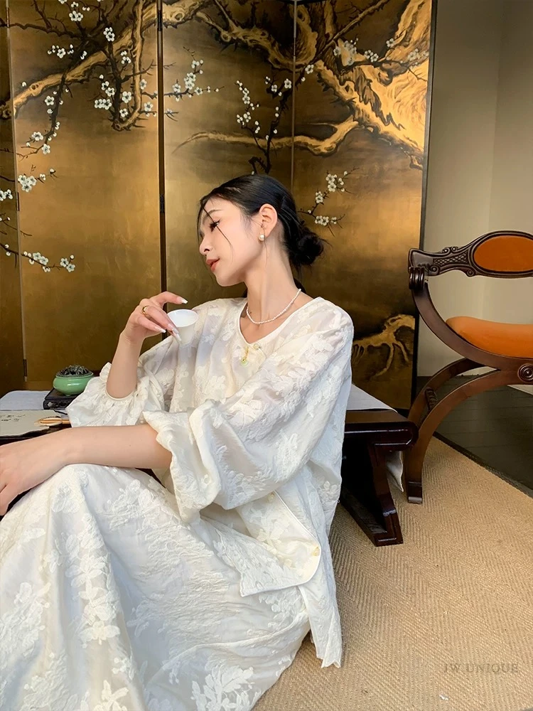 钮钴禄【studio】2024早秋中式气质重工刺绣天丝百搭上衣＋裙子