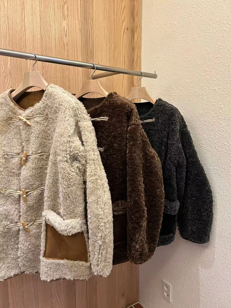 【no退no换】芳芳在韩国 东大门 秋冬入选好品质牛角扣毛茸茸外套