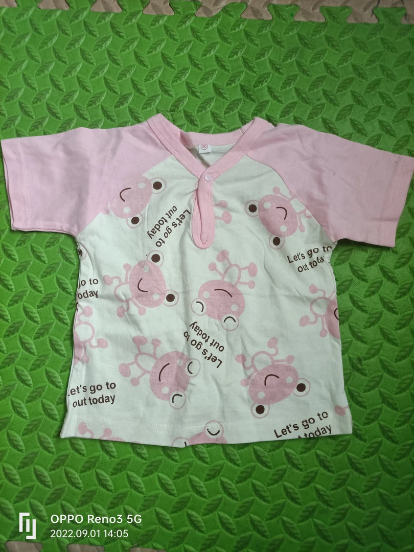 四季杂款衣服组合(801一900)(破洞，开线，染色，掉扣)(