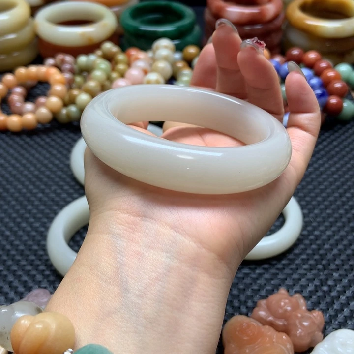 石英质玉手镯未镶嵌