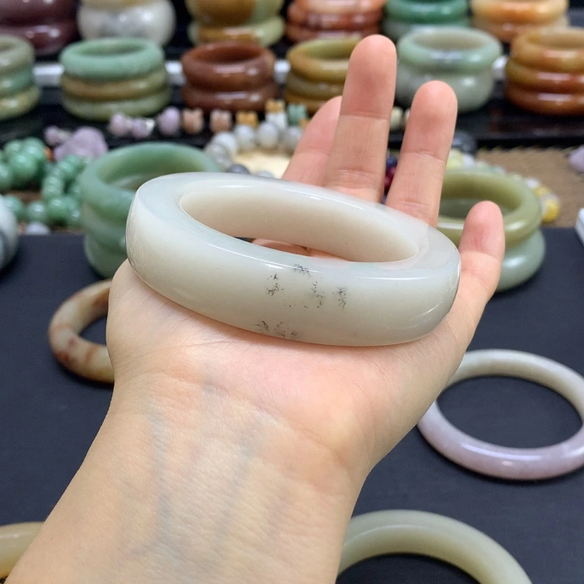 【闪购商品】石英质玉手镯未镶嵌王****纯