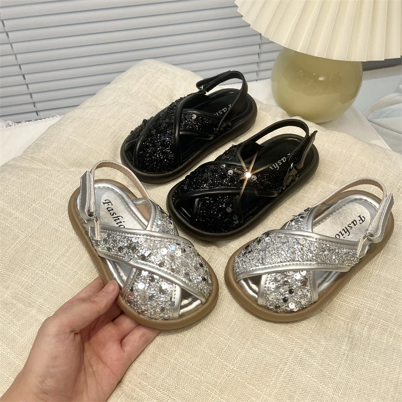 女童凉鞋2024夏季新款银色包头闪亮亮片儿童公主鞋女孩时尚沙滩鞋