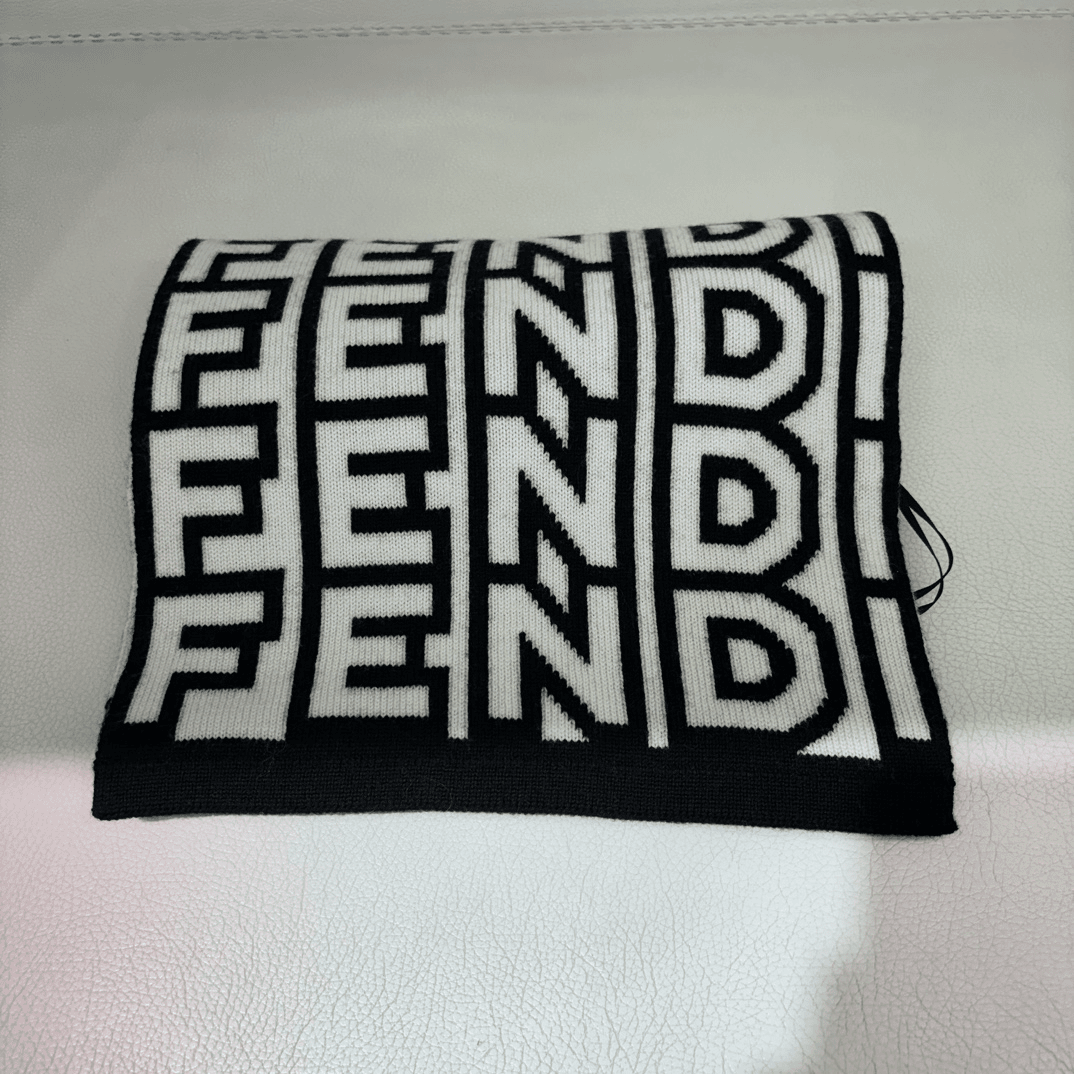 FENDI/芬迪羊毛围巾