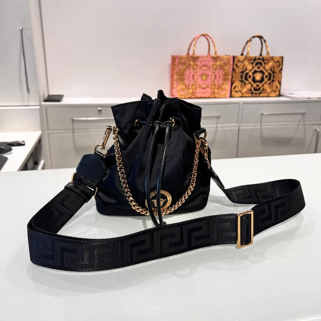 Versace/范思哲女士水桶包18*20*10cm