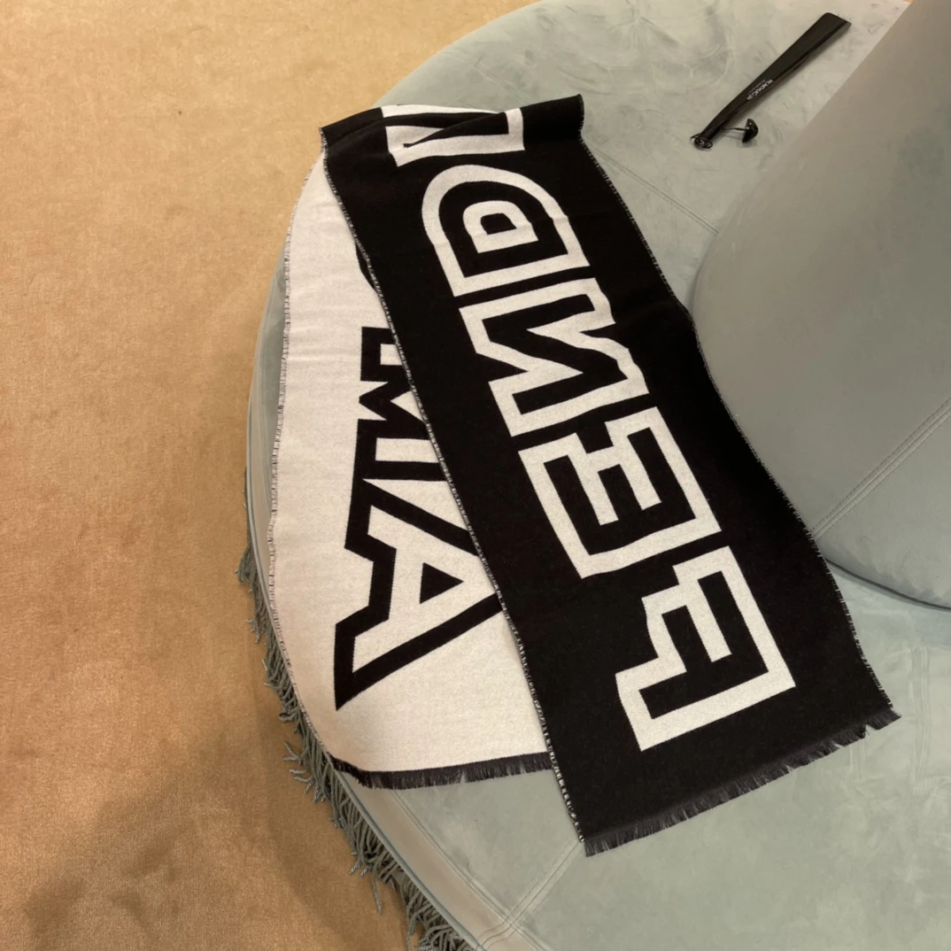 FENDI/芬迪女士羊毛桑蚕丝混纺 围巾
