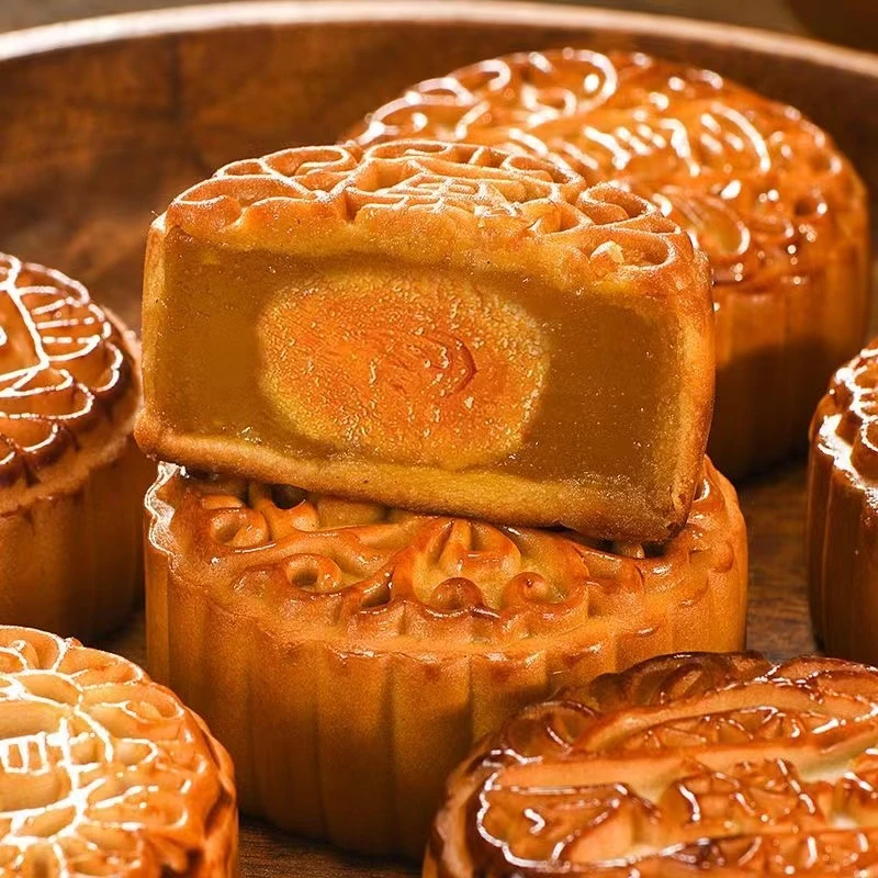 100克蛋黄大月饼广式莲蓉蛋黄豆沙蛋黄中秋月饼糕点点心多种制作