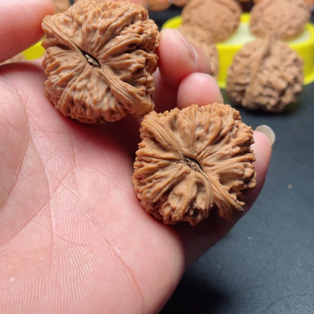 【闪购商品】文玩核桃吊坠白*子南疆石