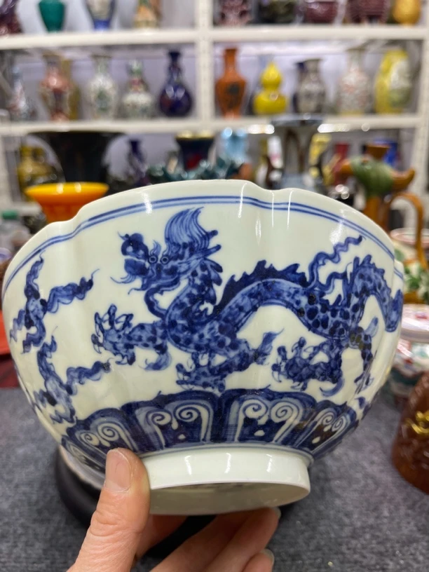 薄瓷手绘青花龙纹赏碗