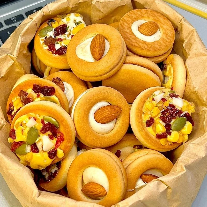 坚果披萨小饼曲奇牛轧休闲奶香香脆脆杏仁零食大礼包饼干香酥零食