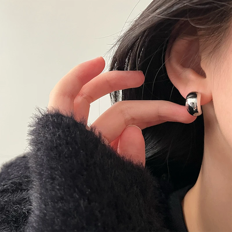 925银耳饰 弧形豌豆造型耳钉 简约气质日常百搭素款轻奢光面耳环