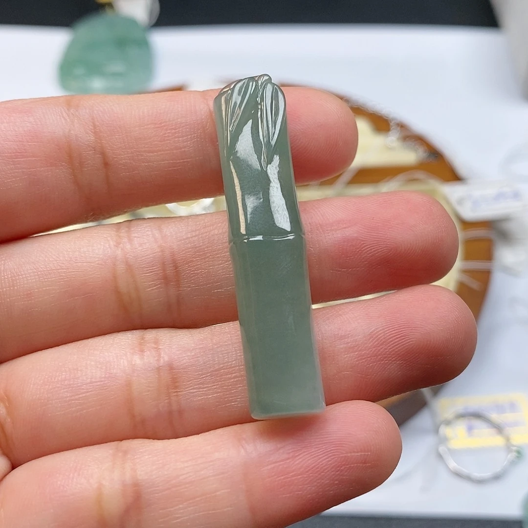 翡翠颈饰未镶嵌竹节