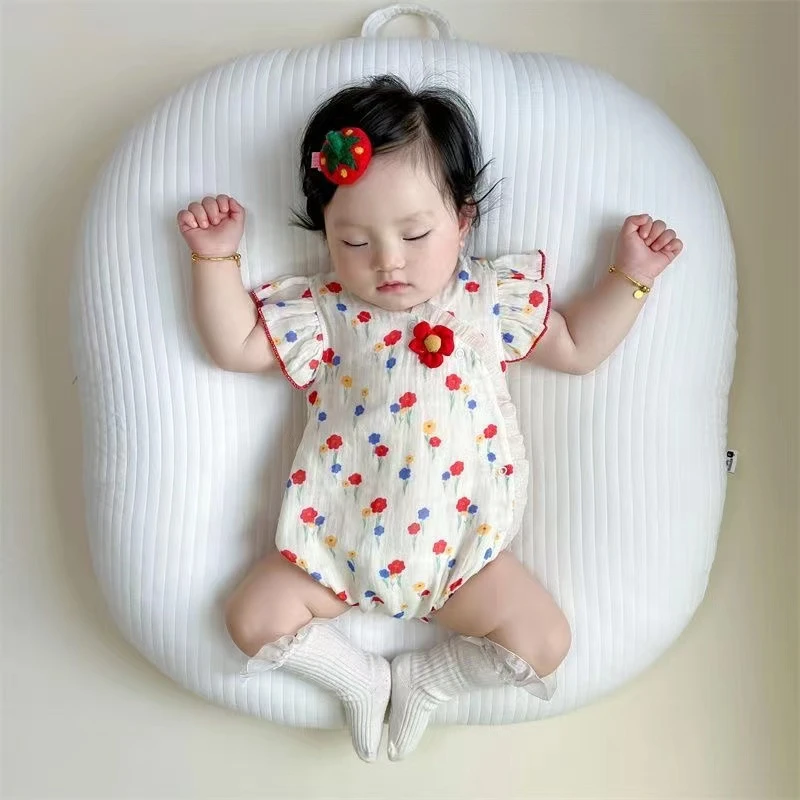 婴幼儿夏季花朵偏肩薄款女宝碎花包屁衣