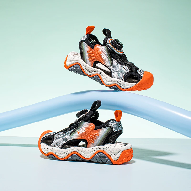 哈比熊童鞋新款上新男童中大童6-12岁软底纽扣轻便包头运动凉鞋