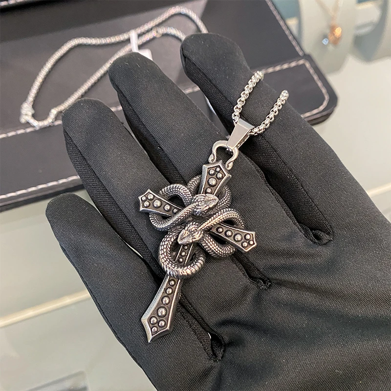 CK 钛钢项链 欧美暗黑风盘蛇十字架吊坠项链潮牌双蛇百搭毛衣链