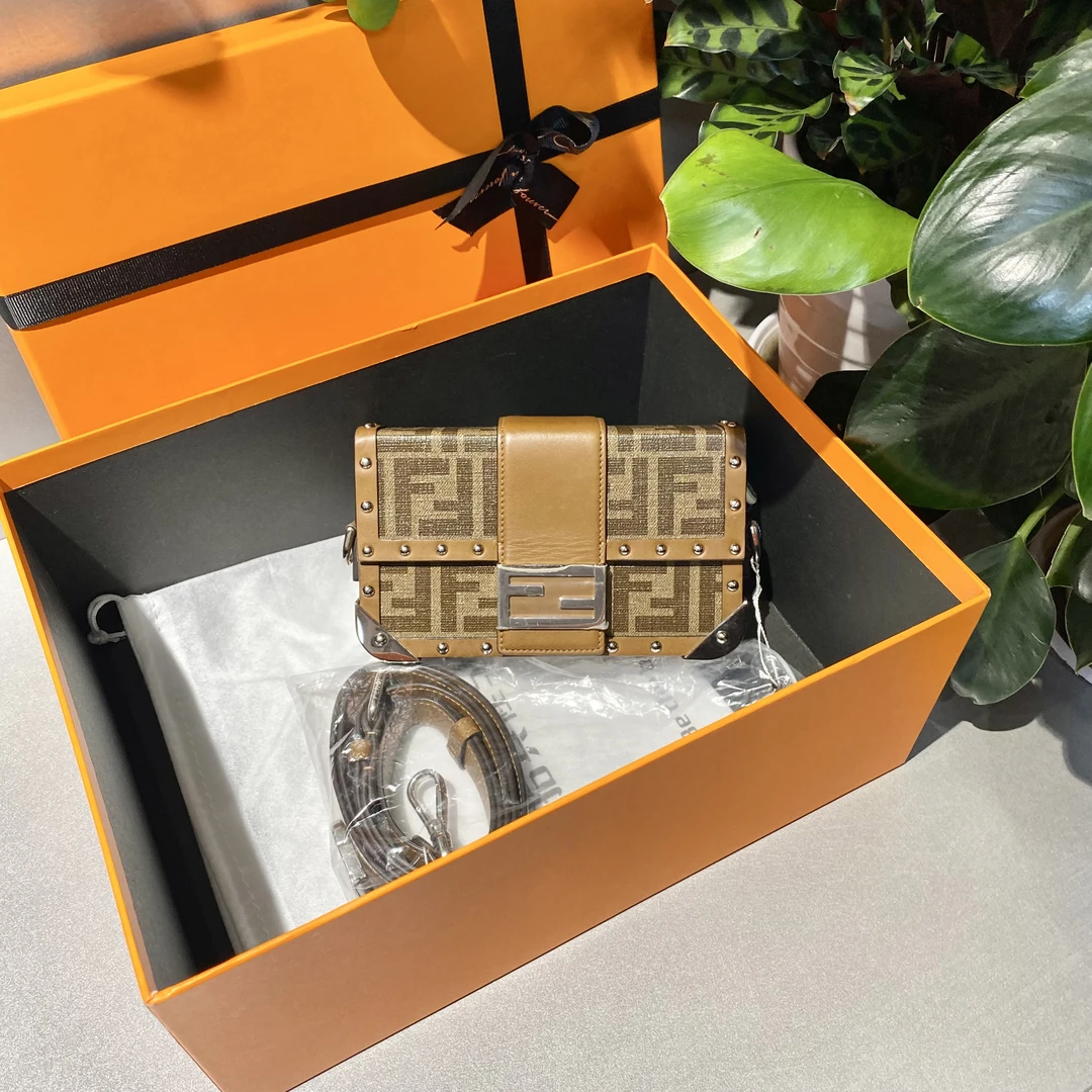 95新 FENDI/芬迪 芬迪   trunk迷你老花盒子包 单肩包