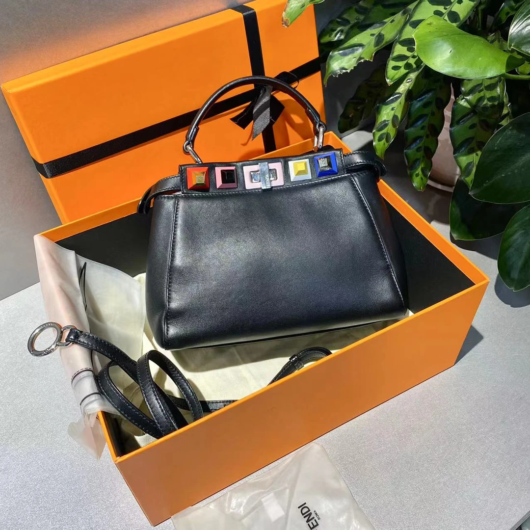 95新 FENDI/芬迪 芬迪   黑色铆钉限定款peekaboo包 手提单肩包
