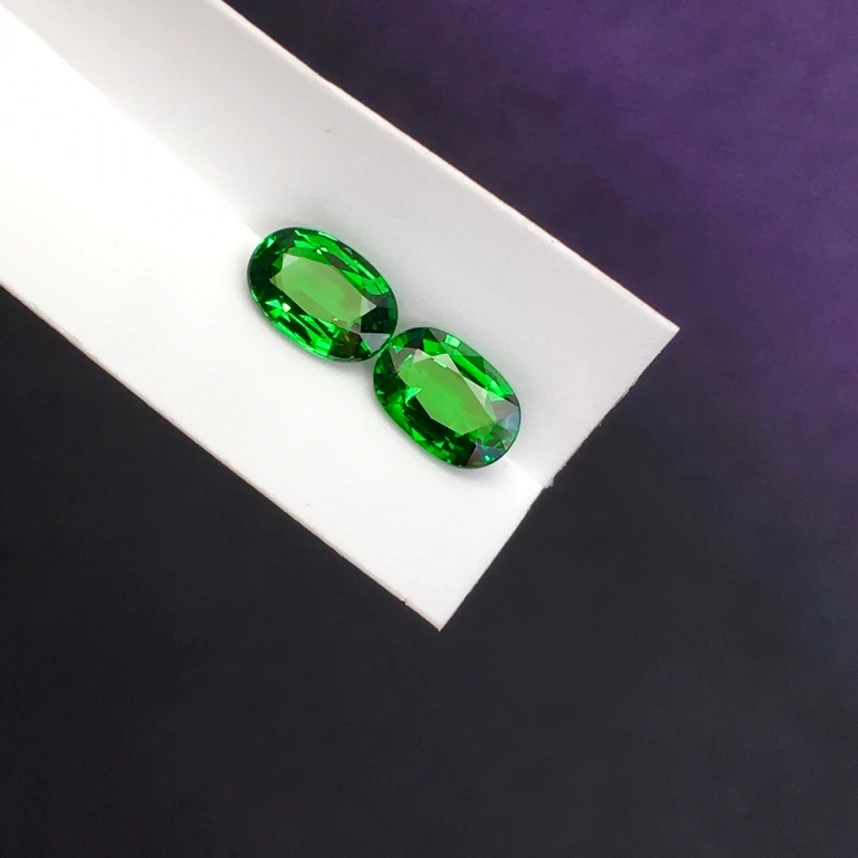 1.24克拉天然贵重沙弗莱耳钉料，晶体干净，台面大，规格约6×4mm