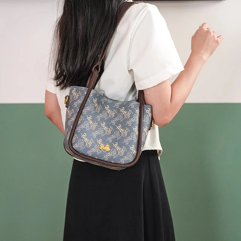 【雅各邦】女包2025新款百搭季腋下水桶通勤雅丹感手提单肩斜挎包包