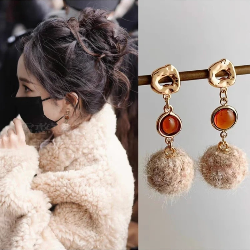 非金属耳饰 杨幂同款耳环毛球耳饰秋冬新款女耳钉2024新款