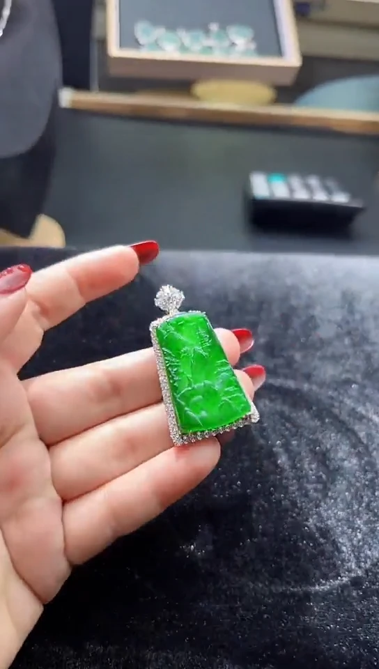 【闪购商品】翡翠颈饰未镶嵌天然翡翠A货（拍一发一多样性发货）