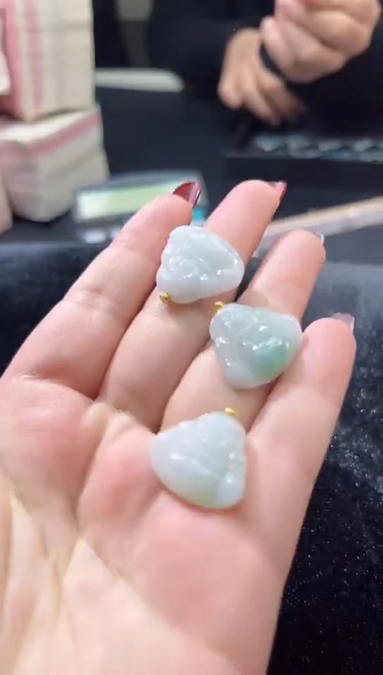 【闪购商品】翡翠颈饰未镶嵌天然翡翠A货（拍一发一多样性发货）