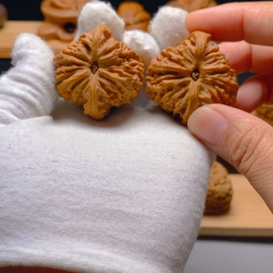 桃核吊坠戏*文玩核桃