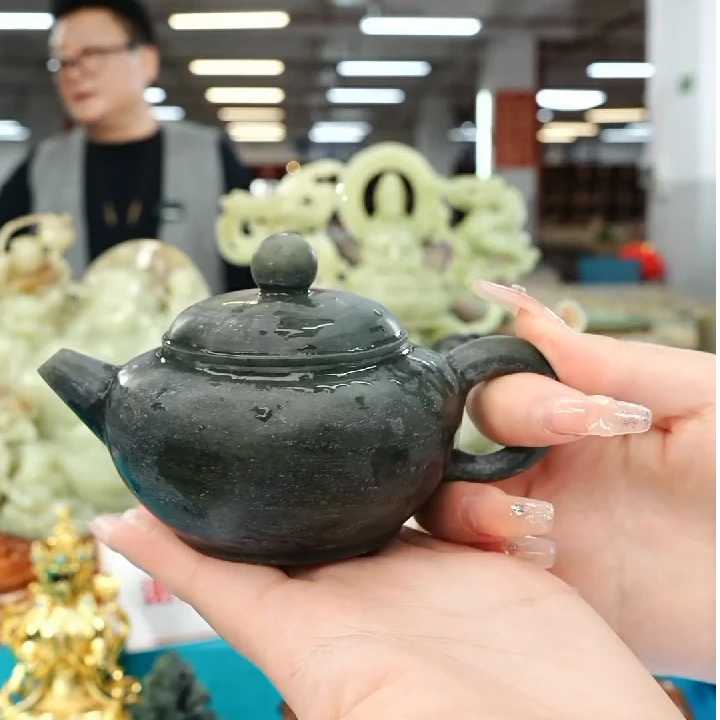 预售新疆和田玉玉壶