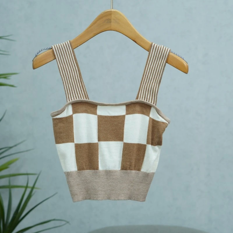 LI丽系列  Z1325   女装时尚撤柜针织吊带浅驼TK7357051