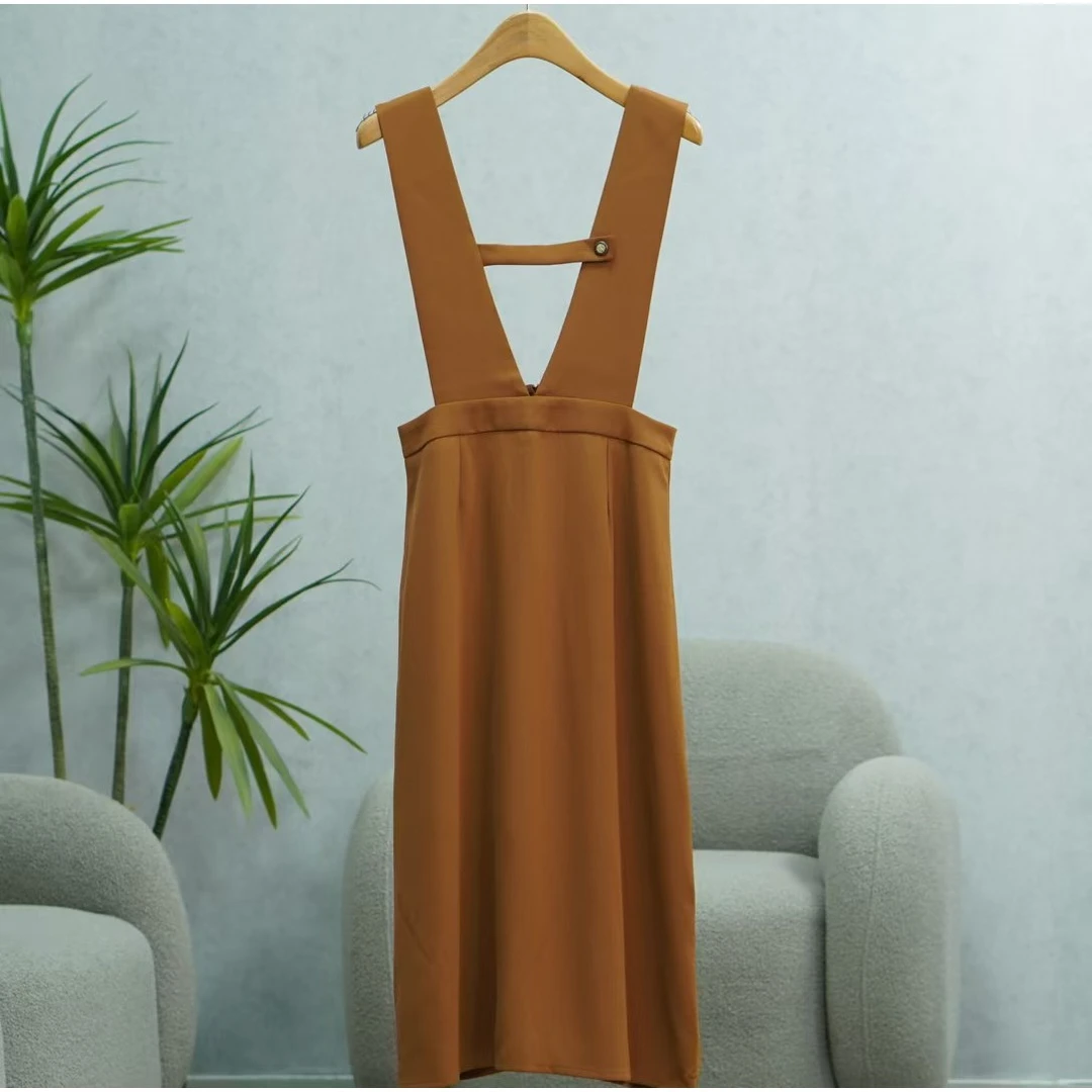 枺系列  WZ1335   女装简约时尚背带裙深卡其D1121046