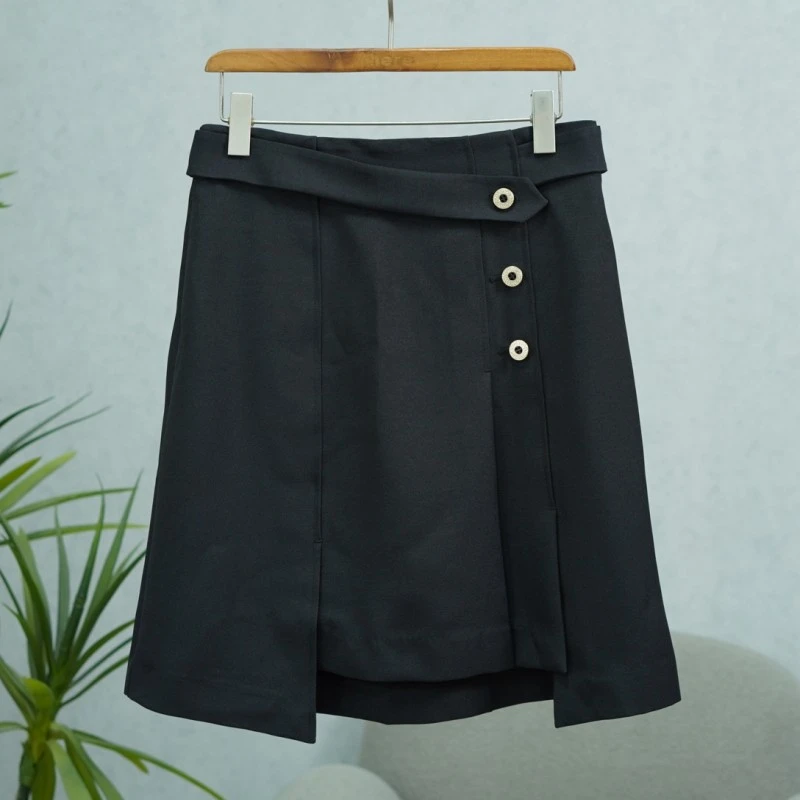 LI丽系列  Z397   女装时尚撤柜休闲半身裙黑色69355101