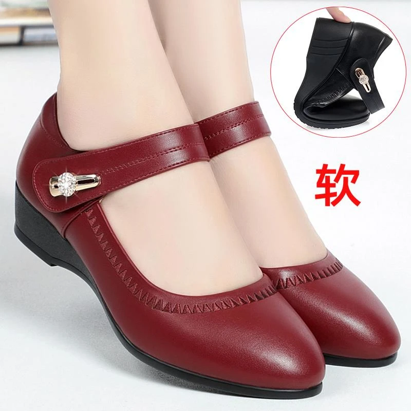 真皮舒适软底一字扣带平底防滑跳舞女鞋老妈皮鞋中老年广场舞单鞋